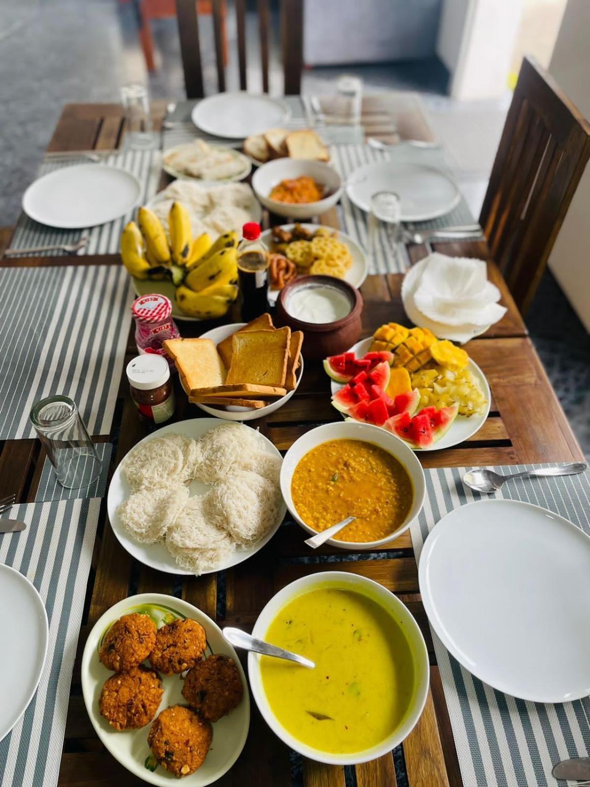 The Lake Round Guest House Kandy Eksteriør bilde